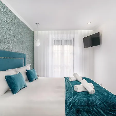 Whome Chic Escape: Your Stylish Haven In Downtown Apartman *