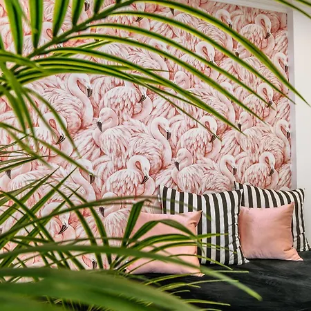 Whome Chic Escape: Your Stylish Haven In Downtown Apartament *