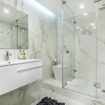 Whome Chic Escape: Your Stylish Haven In Downtown Лиссабон