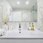 Whome Chic Escape: Your Stylish Haven In Downtown Лиссабон