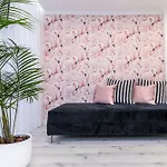 Апартаменты Whome Chic Escape: Your Stylish Haven In Downtown Лиссабон