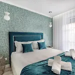 Whome Chic Escape: Your Stylish Haven In Downtown *