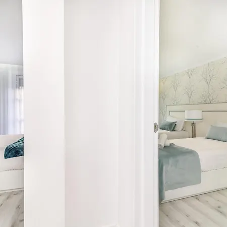 Whome Chic Escape: Your Stylish Haven In Downtown Apartment Lissabon